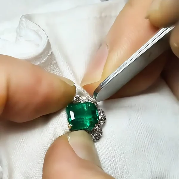 Secret Garden Diamond Emerald Pendant-05